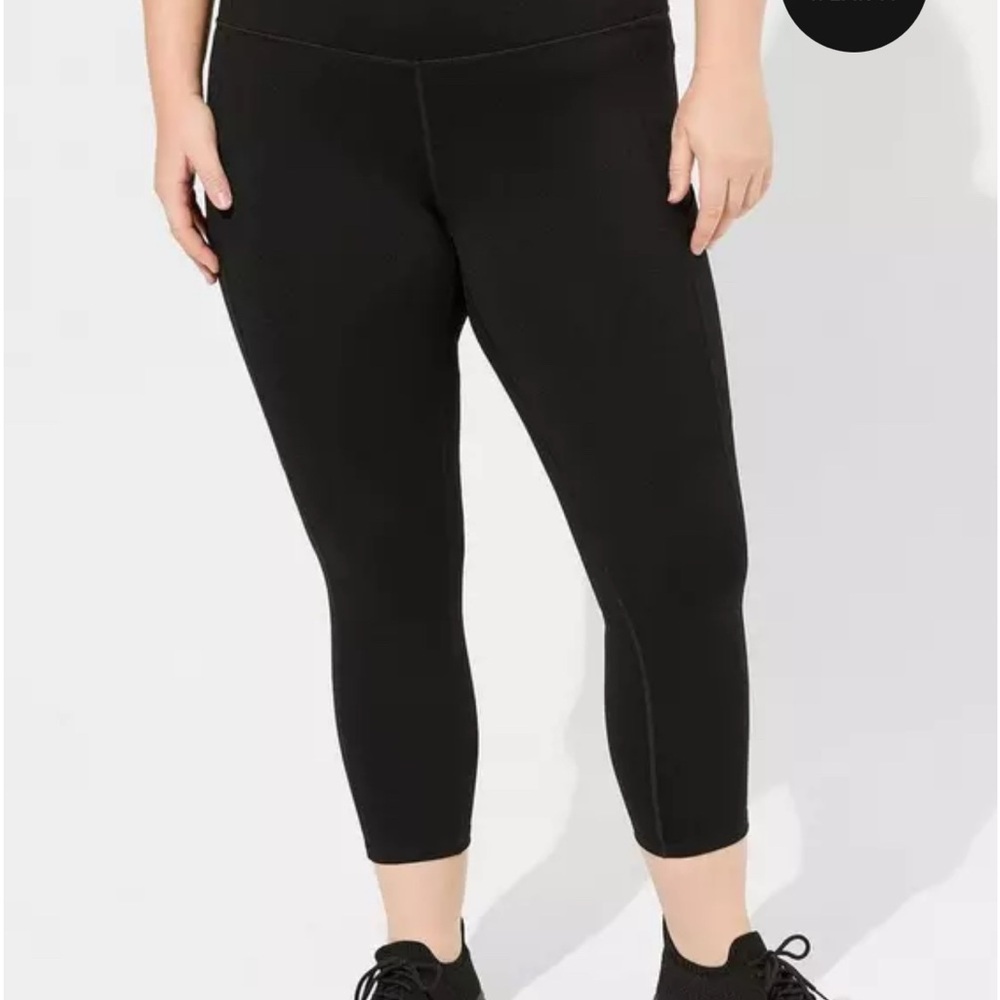 Torrid crop legging with side pockets